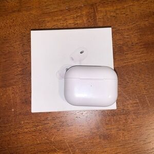 Apple AirPod Pros 2nd Gen Slightly Used (Negotiable)